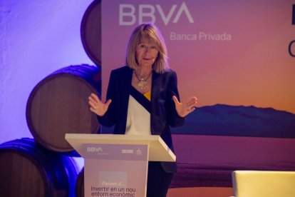 Manoli Jiménez, la directora de zona de BBVA a Lleida, s’adreça als assistents. - GERARD HOYAS