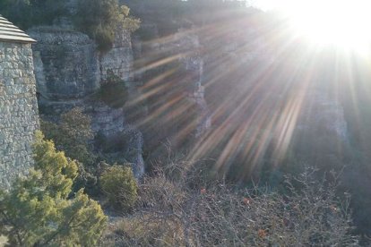 El fet que l’església, avui ermita, no desaparegués va donar peu a una llegenda sobre un poble pecador i un càstig diví