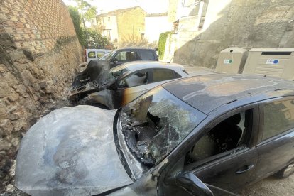 Cremen dos vehicles a la Pobla de Segur i dos més a Agramunt - A. GUERRERO