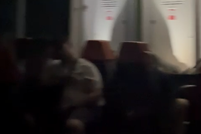 Imatge del vídeo dels passatgers atrapats