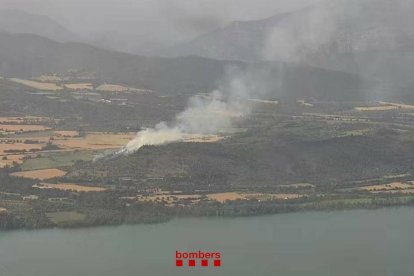 Columna de fum pel foc. - BOMBERS