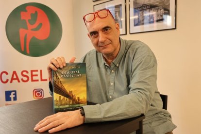 Xavier Bosch, l’abril passat a la llibreria Caselles de Lleida. - AMADO FORROLLA