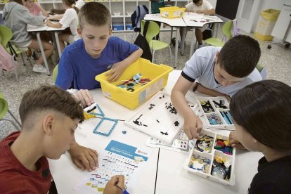 Alumnes de l’Escola Ramon Faus i Esteve a l’espai de La Llavor de Guissona. - C.MARSIÑACH