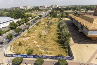 Vista actual del solar on estaven projectades les torres de la Llotja. - JORDI ECHEVARRIA