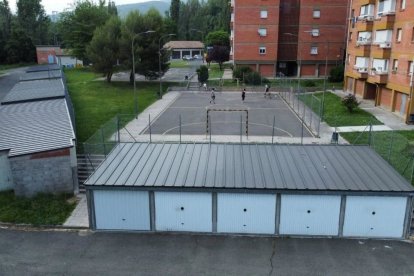 S’han renovat una trentena de cobertes dels pàrquings. - AJUNTAMENT EL PONT DE SUERT