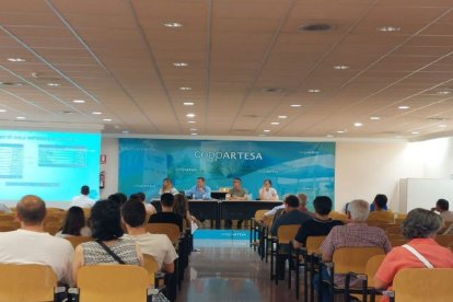 Un moment de l’assemblea de socis celebrada divendres a Artesa de Segre. - COOPERATIVA D’ARTESA