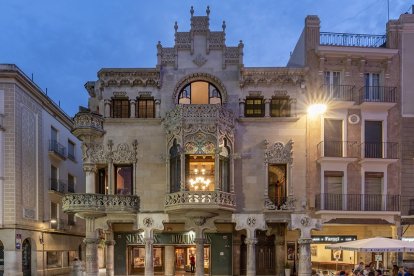 La Casa Navàs és una de les joies modernistes de Reus.