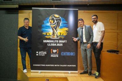 Els impulsors de l’innovador torneig Mundialito Draft, ahir durant la presentació. - PAU PASCUAL PRAT