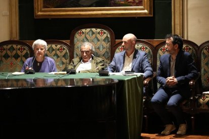 Imma Lorés, Francesc Fontbona, Carles Sánchez i Alberto Velasco, ahir en un debat a Barcelona. - ACN