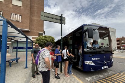 Usuaris de Torrefarrera que dimecres es van quedar sense bus