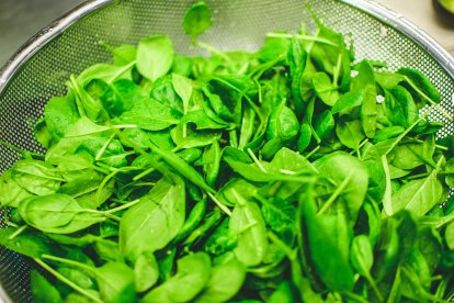 Las verduras de hoja verde son alimentos ricos en magnesio.
