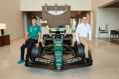 Mari Boya, a la seu d’Aston Martin, al costat d’Andy Cowell, CEO i ‘Team Principal’ de l’equip. - ASTON MARTIN