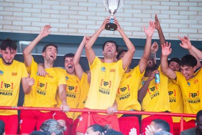 Els jugadors de Catalunya celebrant el títol de la primera edició del Mundialito Draft. - PAU PASCUAL PRAT