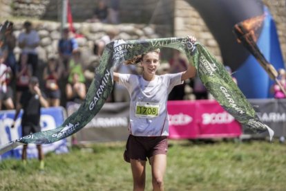 La madrilenya establerta a Alacant Dalia Alonso, entra victoriosa a la meta. - GARMIN EPIC TRAIL