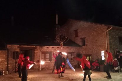 Castanesa. Els fallaires ribagorçans van acabar la baixada al centre del poble. - TXELL CENTENO