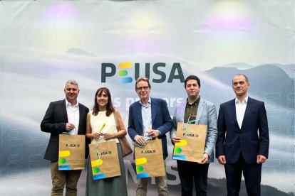 La companyia va estar acompanyada per autoritats locals. - PEUSA