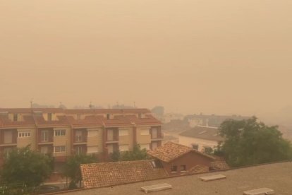 Els incendis de la Segarra omplen de fum i cendra el pla de Lleida