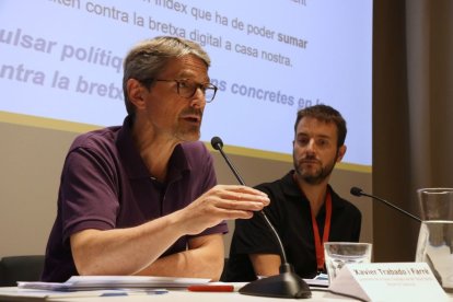 Xavier Trabado i Gerard Sentís, de la Taula del Tercer Sector, ahir durant la presentació. - NORMA VIDAL/ACN