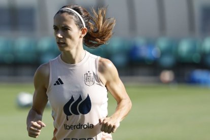 Aitana Bonmatí, durant l’entrenament d’ahir amb la selecció. - EFE