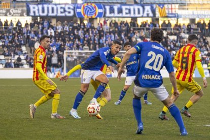 Una acció del partit que van disputar Lleida i Sant Andreu al Camp d’Esports el febrer passat. - JORDI ECHEVARRIA