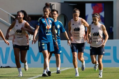 Montse Tomé dirigeix una sessió a les instal·lacions de Lausana. - EFE