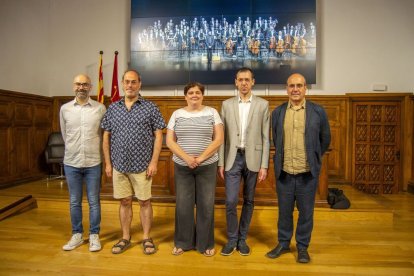 Josep Lluís Boix, Alfons Pérez, Estefania Rufach, Xavier Pagès-Corella i Màrius Bernadó, ahir a l’IEI. - MAGDALENA ALTISENT