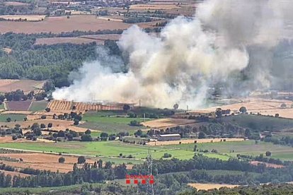 Imatge de l’incendi a Palau de Noguera, a Tremp. - BOMBERS