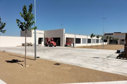La zona de pati del nou col·legi El Roser del Poal, que s’estrenarà al setembre. - E. FARNELL