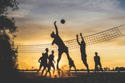 Personas haciendo deporte.