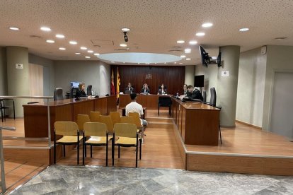 L’acusat, ahir a la banqueta de l’Audiència de Lleida. - A. GUERRERO