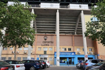 Una vista general de la façana principal del Camp d’Esports. - AMADO FORROLLA
