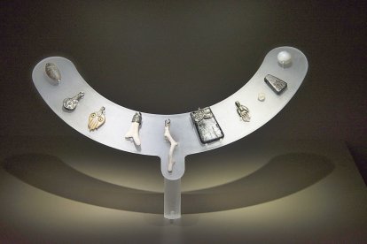 Collaret d’amulets.