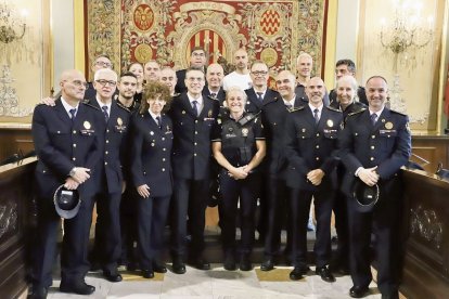 Mallada, després de prendre possessió, amb companys de la Guàrdia Urbana. - MAGDALENA ALTISENT