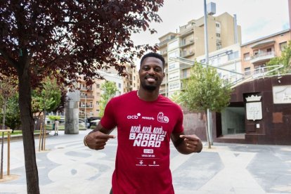Melvin Ejim, el més recent fitxatge de l’Hiopos Lleida, ahir durant la seua breu estada a la ciutat. - FORÇA LLIEDA