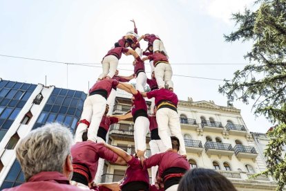 Els Castellers de Lleida van aconseguir carregar i descarregar un 5 de 7. - IEI