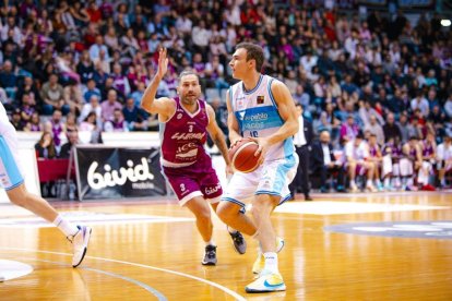 Millán Jiménez, en un partit contra el Lleida fa dos temporades, amb el San Pablo Burgos. - POL PUERTAS
