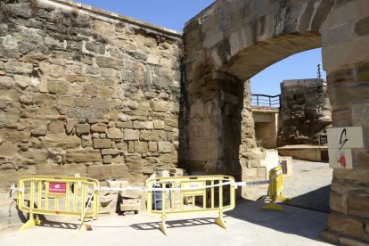 La zona que es va desprendre és l’accés per als usuaris de l’ascensor del Canyeret. - MAGDALENA ALTISENT