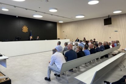 Els acusats en el cas a l’espera de rebre la sentència ahir. - ACN