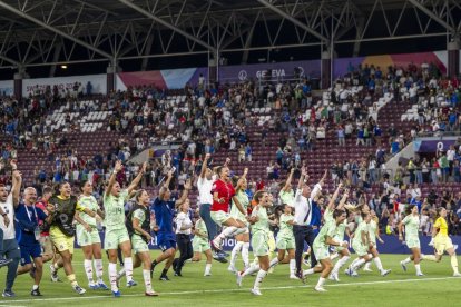 Les jugadores d’Itàlia celebren la classificació per a semifinals al superar Noruega. - EFE/EPA/MARTIAL TREZZINI