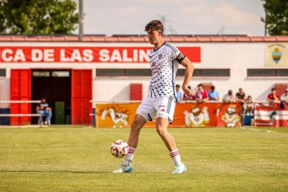 Asier Ortiz, durant un partit amb el filial del Mirandés.