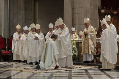 La cerimònia d’ordenació va tenir lloc ahir a la Catedral de Lleida i va reunir més d’un miler d’assistents, entre fidels i autoritats civils i religioses. - PAU PASCUAL PRAT