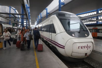 Imatge d’arxiu d’un tren Avant a l’estació Lleida-Pirineus. - SEGRE