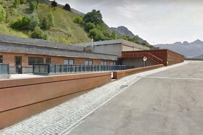 Part dera edificacion inacabada en airau dera UA-2 Ruda de Baqueira. - AJUNTAMENT DE NAUT ARAN