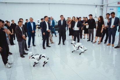 Salvador Illa, durant la visita a la seu de Chery a la Xina. - ACN