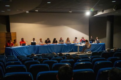 El ple d’ahir en què els dos edils del PSC van comunicar la seua dimissió. - GERARD HOYAS
