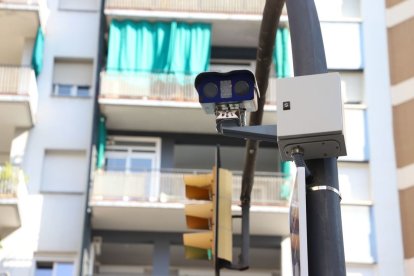 Una de les càmeres de control d’accés a la zona de baixes emissions. - MAGDALENA ALTISENT