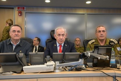 Benjamin Netanyahu amb el ministre de Defensa i el cap de l’Exèrcit. - EUROPA PRESS