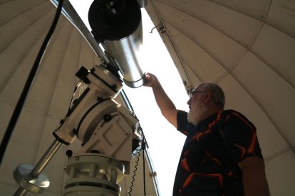 El telescopi Zeiss prenent fotografies al sol a l'Observatori de l'Ebre.