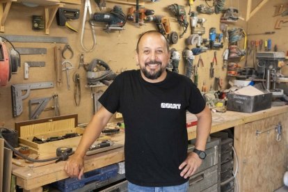 Xavi Badia, de Cervera, va traslladar el seu taller a Santa Coloma de Queralt el 2020. - C.MARSIÑACH
