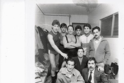 Lluitadors lleidatans al vestidor.